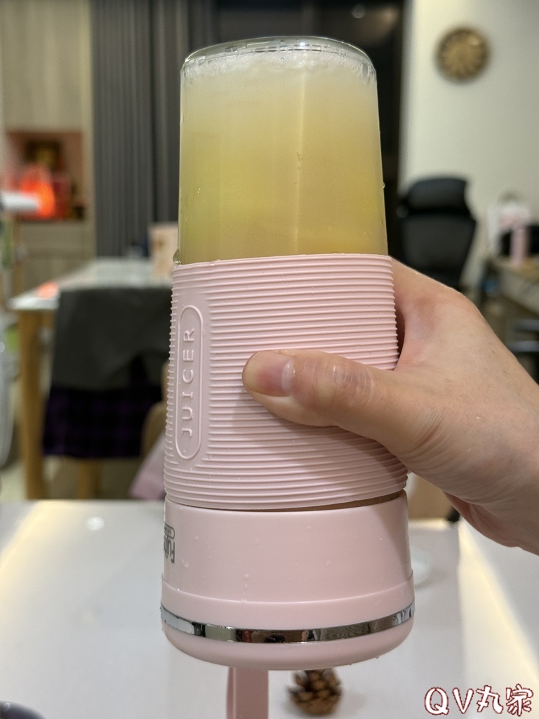 「家電。開箱」Fujitek富士電通 無線玻璃隨行果汁機FT