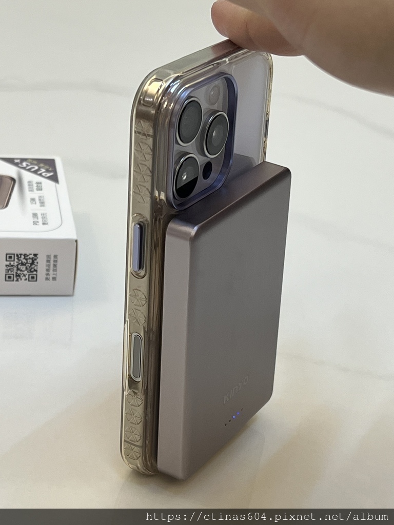 【開箱】KINYO 2 in 1 薄型大容量磁吸行動電源 p