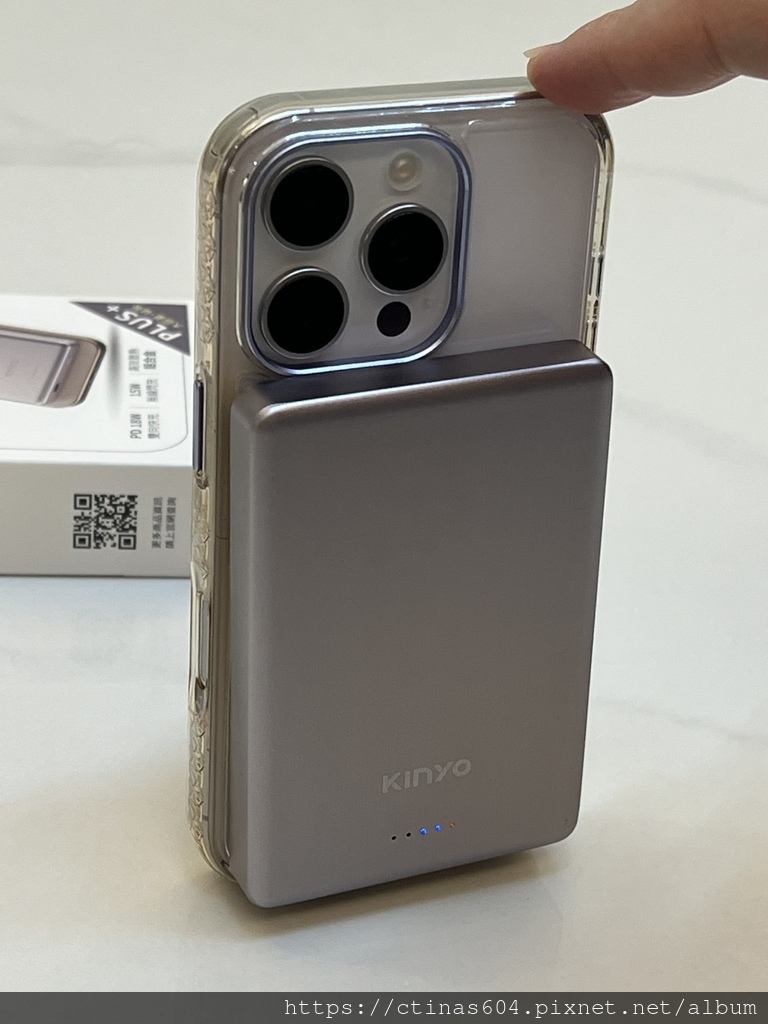 【開箱】KINYO 2 in 1 薄型大容量磁吸行動電源 p