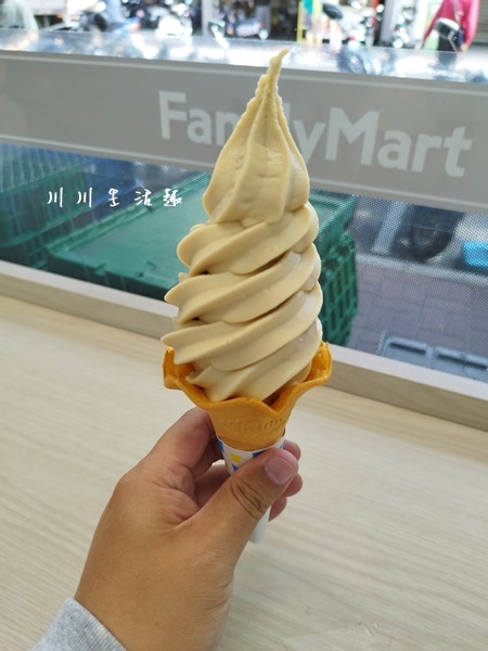 『全家FamilyMart』‐‐ 咖啡起士歐蕾霜淇淋