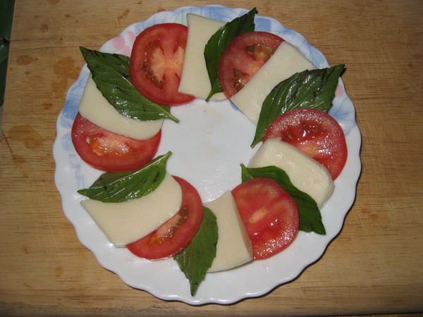 Basic ingredients for caprese