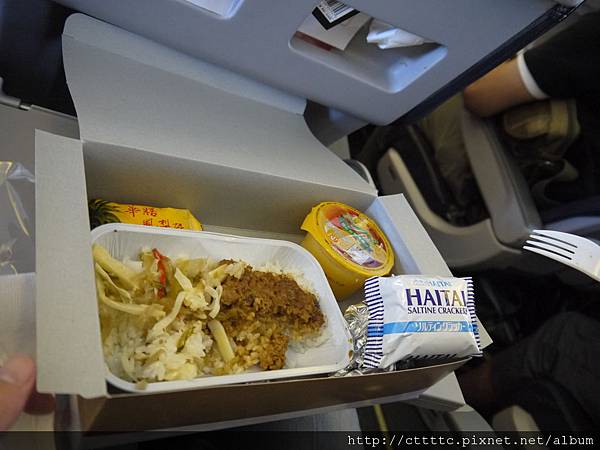 非常簡陋的飛機餐，幸好不會太難吃