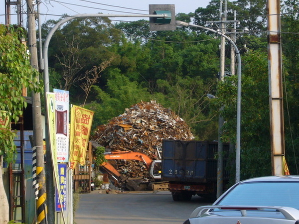 廢物回收場  堆積成山的廢金屬