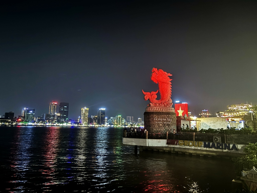 【越南峴港景點】鯉魚龍、愛情鎖橋