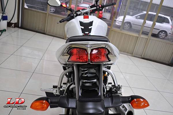 YAMAHA_FZ1白雙層鍍膜護理台中洗機車 洗重機