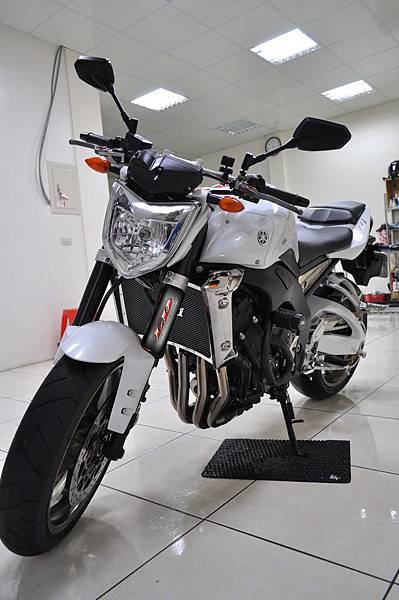 YAMAHA_FZ1白雙層鍍膜護理台中洗機車 洗重機