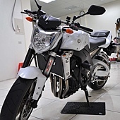 YAMAHA_FZ1白雙層鍍膜護理