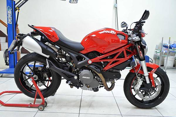 台中洗重機 LD汽車美容_DUCATI796紅硬化鍍膜_