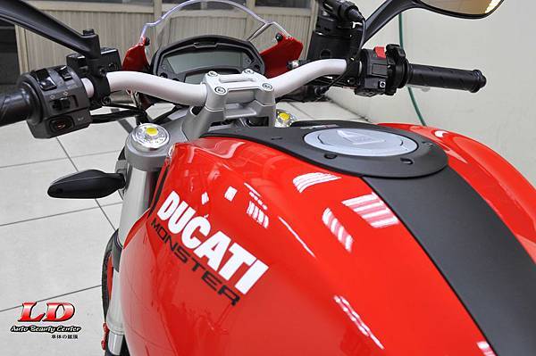 台中洗重機 LD汽車美容_DUCATI796紅硬化鍍膜_