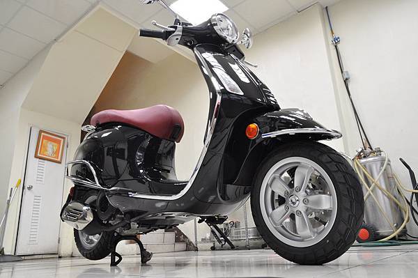 機車鍍膜 VESPA 125黑  新車鍍膜 台中LD車體美容