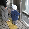 偷懶搭電梯遇到的日本小朋友