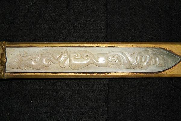 銅鎏金鑲玉劍 (4).JPG