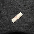 和闐白玉-捲雲紋玉勒〔長 3.7∕寬 1.2厘米〕-3B.JPG