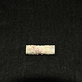 和闐白玉-捲雲紋玉勒〔長 3.7∕寬 1.2厘米〕-3E.JPG