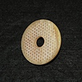和闐玉-乳丁紋璧〔寬 7.8∕厚 0.5厘米〕-重量：62g-5C.JPG