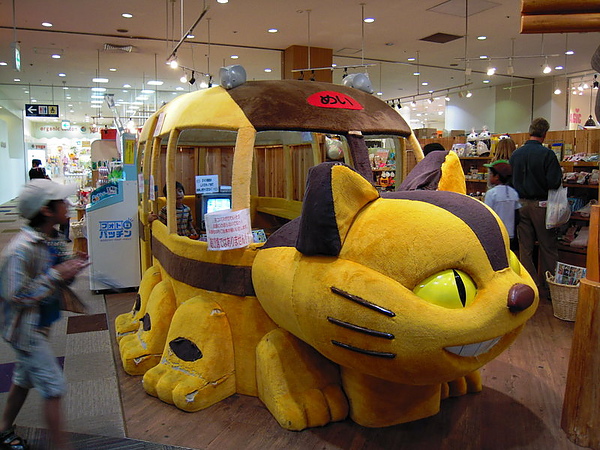 龍貓公車~~跟卡通裡一模一樣~~超級可愛