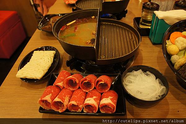 蒙古香辣鍋(牛肉)+烏龍麵