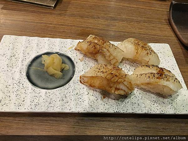 炙燒比目魚緣側握壽司105/1/23 炙燒比目魚緣側握壽司105/1/23
