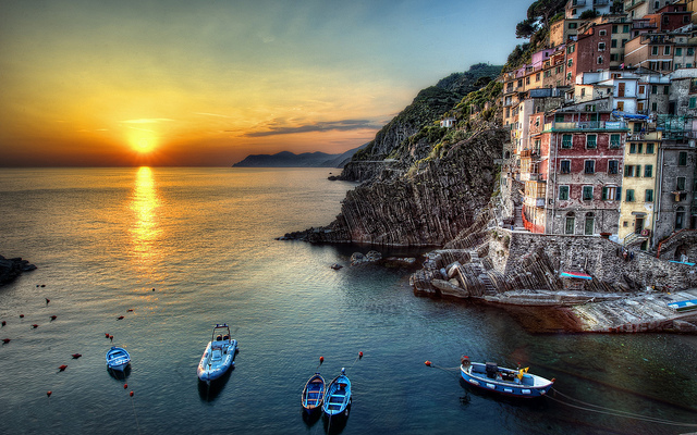 manarola-liguria-italy-world-wallpaper-2560x1600-996