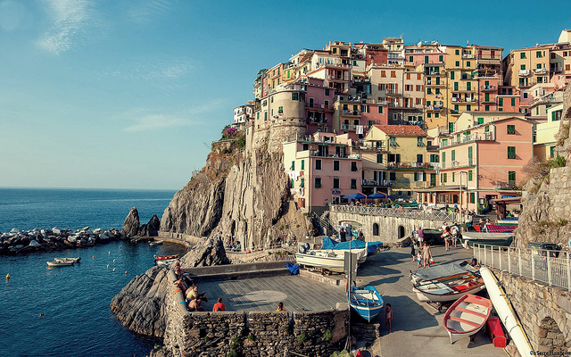 Village-of-Manarola-Cinque-Terre-Italy-Wallpaper