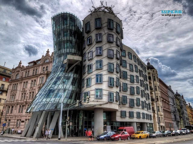 the-dancing-house-prague-12114-800x600