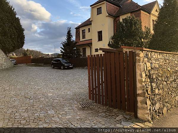 budget租車_CK小鎮民宿停車場 budget租車_CK小鎮民宿停車場