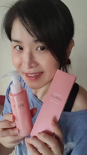 夏蕾etterrite fredias 潤透奇肌洗顏乳 (18)