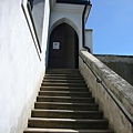 教堂右側外牆有個樓梯可以上去