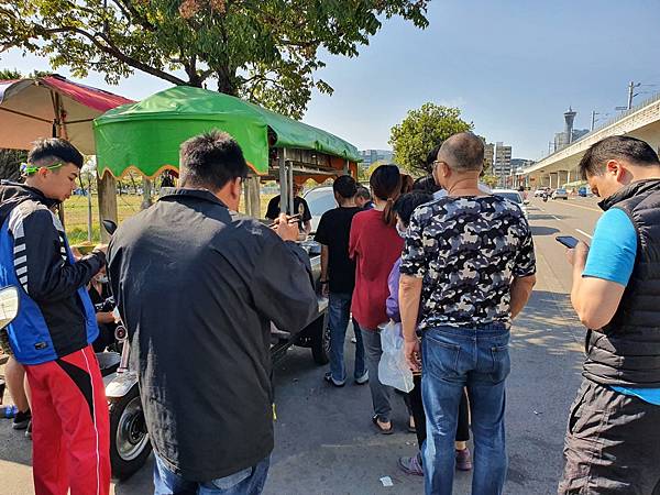 [食記] 豬雜湯-在地古早味三輪車，超級濃醇香 