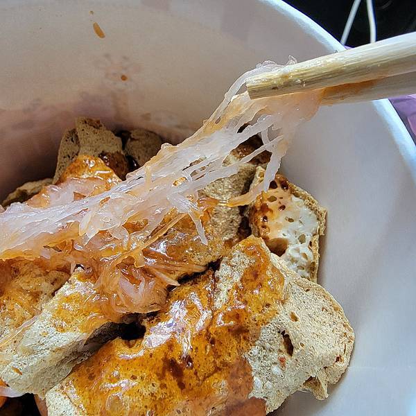 [食記] 台東關山臭豆腐-隱藏市場的排隊名店