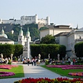 真善美場景Mirabell Gardens，與Salzburg castle