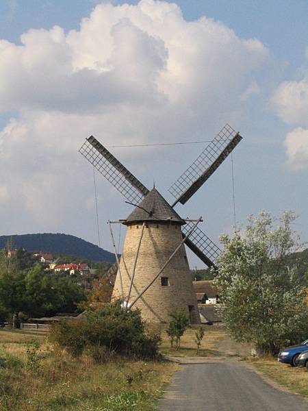 匈牙利戶外民俗博物館的風車