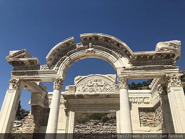 Ephesus 遺跡- 哈德良神廟 (Hadrian) - 勝利女神與梅杜莎