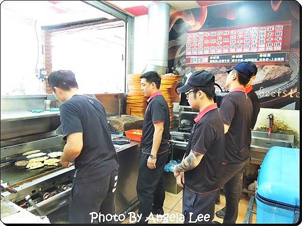 DSCN7582-小鮮肉服務生.JPG