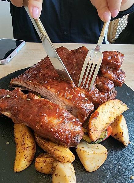 【桃園龍潭】The畔cafe&dining陽光、草地、落地