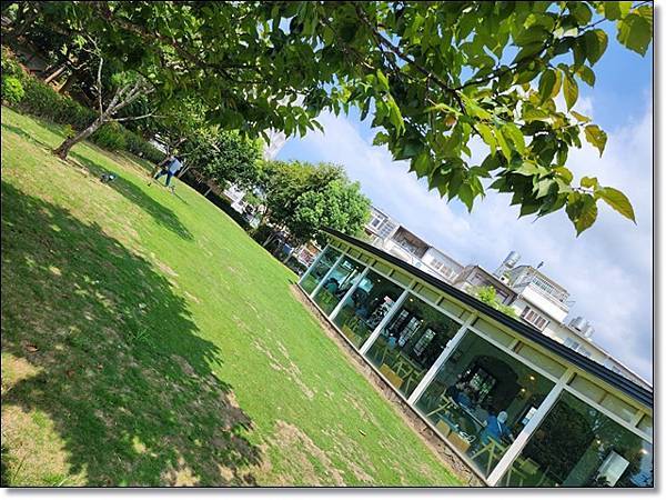 【桃園龍潭】The畔cafe&dining陽光、草地、落地