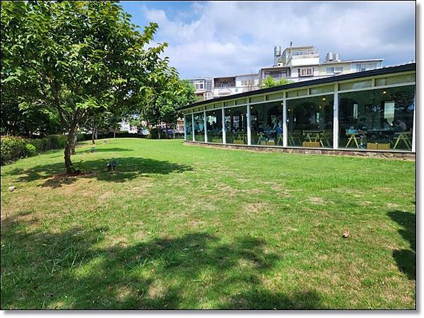 【桃園龍潭】The畔cafe&dining陽光、草地、落地