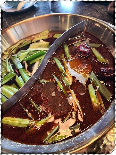 【台北美食】松江南京麻辣火鍋推薦《石‧撈麻辣鴛鴦鍋》頂級食 【台北美食】松江南京麻辣火鍋推薦《石‧撈麻辣鴛鴦鍋》頂級食