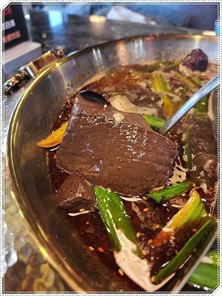 【台北美食】松江南京麻辣火鍋推薦《石‧撈麻辣鴛鴦鍋》頂級食 【台北美食】松江南京麻辣火鍋推薦《石‧撈麻辣鴛鴦鍋》頂級食