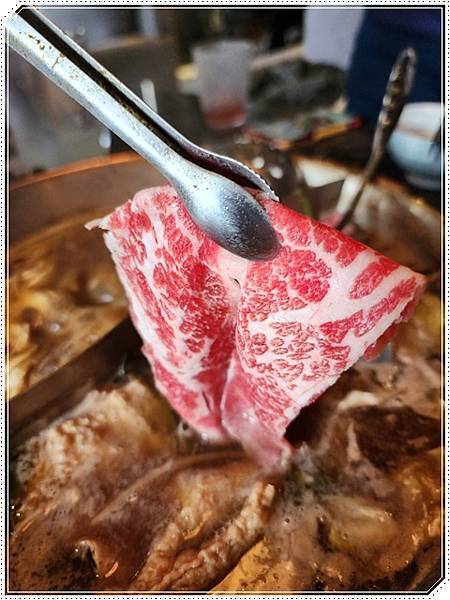 【台北美食】松江南京麻辣火鍋推薦《石‧撈麻辣鴛鴦鍋》頂級食 【台北美食】松江南京麻辣火鍋推薦《石‧撈麻辣鴛鴦鍋》頂級食