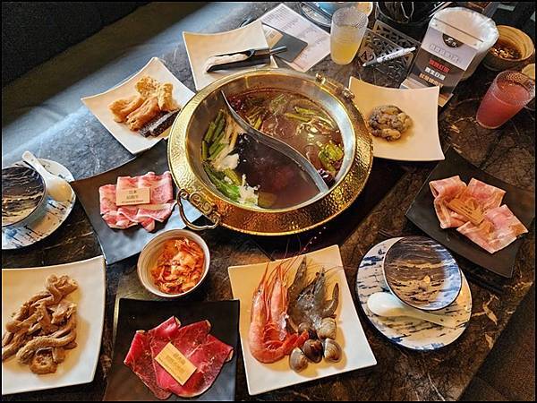 【台北美食】松江南京麻辣火鍋推薦《石‧撈麻辣鴛鴦鍋》頂級食 【台北美食】松江南京麻辣火鍋推薦《石‧撈麻辣鴛鴦鍋》頂級食