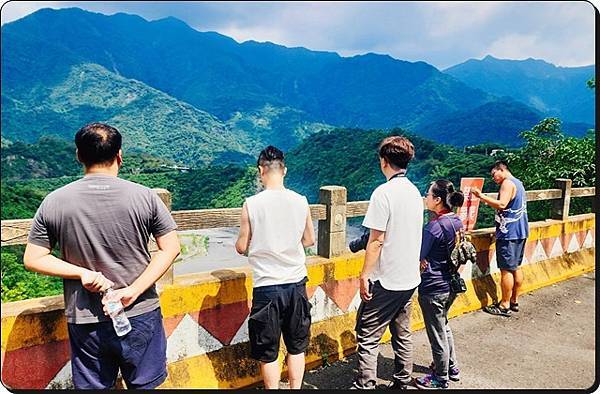 走訪【高雄茂林】《萬山部落》:在岩雕、石板屋與工寮廚房之間探 走訪【高雄茂林】《萬山部落》:在岩雕、石板屋與工寮廚房之間探