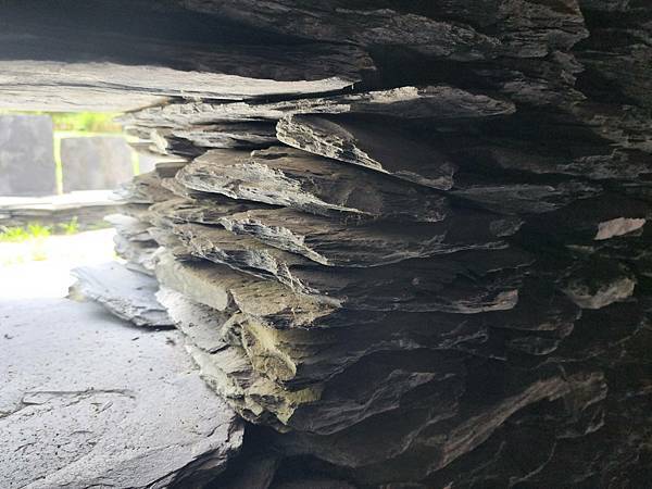 走訪【高雄茂林】《萬山部落》:在岩雕、石板屋與工寮廚房之間探 走訪【高雄茂林】《萬山部落》:在岩雕、石板屋與工寮廚房之間探