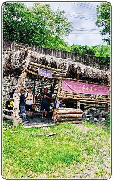 走訪【高雄茂林】《萬山部落》:在岩雕、石板屋與工寮廚房之間探 走訪【高雄茂林】《萬山部落》:在岩雕、石板屋與工寮廚房之間探