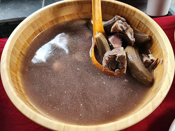 走訪【高雄茂林】《萬山部落》:在岩雕、石板屋與工寮廚房之間探 走訪【高雄茂林】《萬山部落》:在岩雕、石板屋與工寮廚房之間探