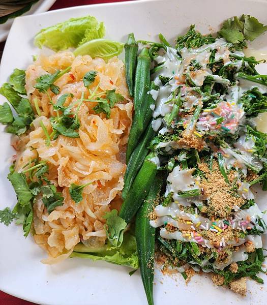 走訪【高雄茂林】《萬山部落》:在岩雕、石板屋與工寮廚房之間探 走訪【高雄茂林】《萬山部落》:在岩雕、石板屋與工寮廚房之間探