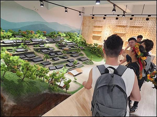 走訪【高雄茂林】《萬山部落》:在岩雕、石板屋與工寮廚房之間探 走訪【高雄茂林】《萬山部落》:在岩雕、石板屋與工寮廚房之間探