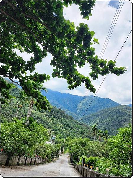 走訪【高雄茂林】《萬山部落》:在岩雕、石板屋與工寮廚房之間探 走訪【高雄茂林】《萬山部落》:在岩雕、石板屋與工寮廚房之間探