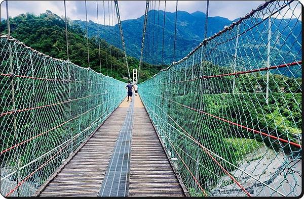 走訪【高雄茂林】《萬山部落》:在岩雕、石板屋與工寮廚房之間探 走訪【高雄茂林】《萬山部落》:在岩雕、石板屋與工寮廚房之間探