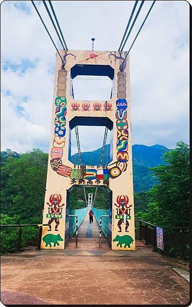 走訪【高雄茂林】《萬山部落》:在岩雕、石板屋與工寮廚房之間探 走訪【高雄茂林】《萬山部落》:在岩雕、石板屋與工寮廚房之間探